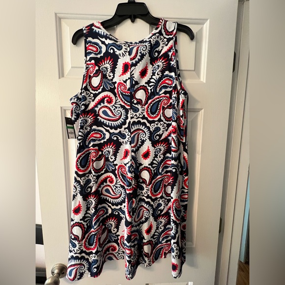 Crown & Ivy sleeveless paisley patterned dress. Size L NWT - Picture 5 of 5